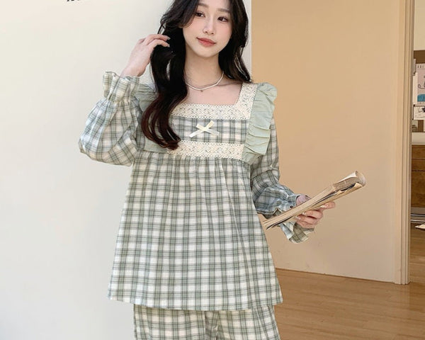 The Evolution of Women’s Fashion Through the Decades