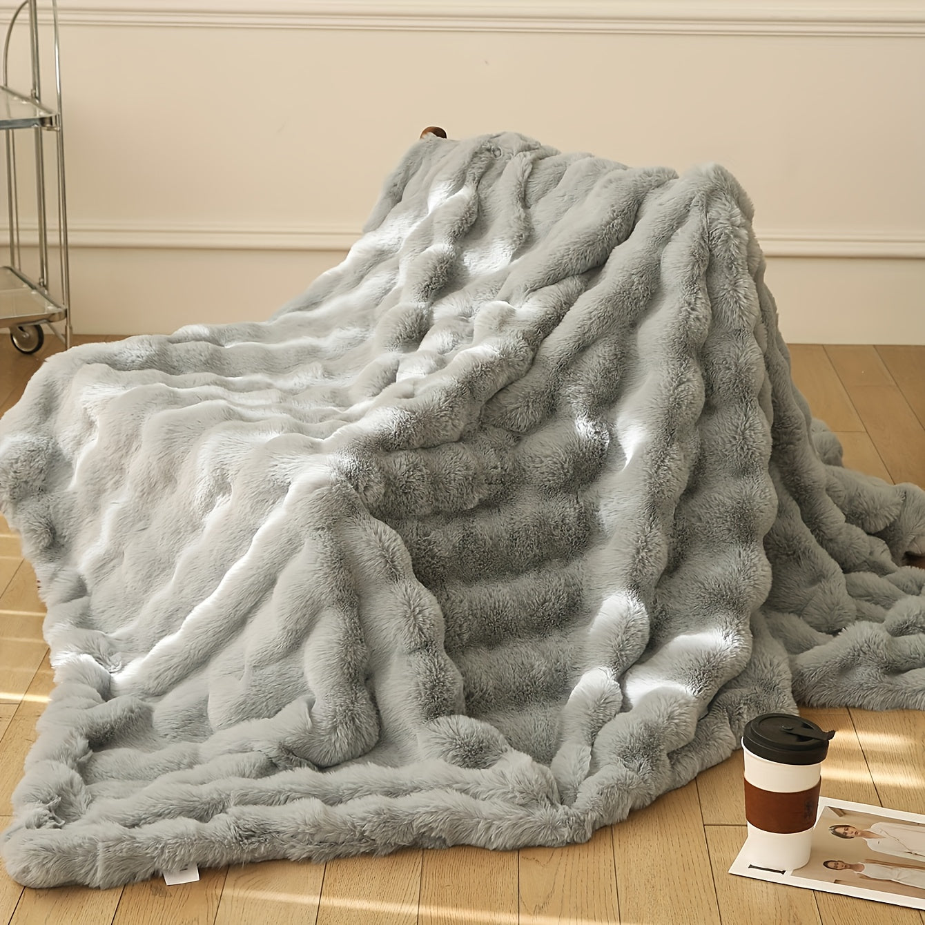 Plush Fleece Throw Blanket - Sofa and Bed Layer product detail photo for bedroom