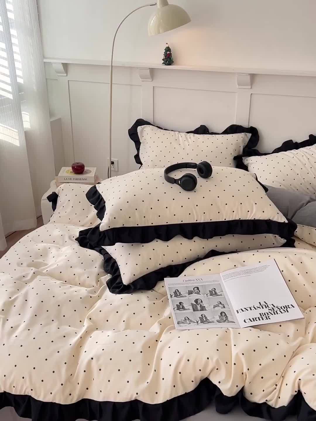 Duvet Cover Set "Talia" product detail photo in bedroom