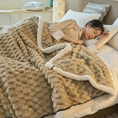 Plush Flannel Throw Blanket – Mid-Weight Sofa and Bed Layer product detail photo for bedroom