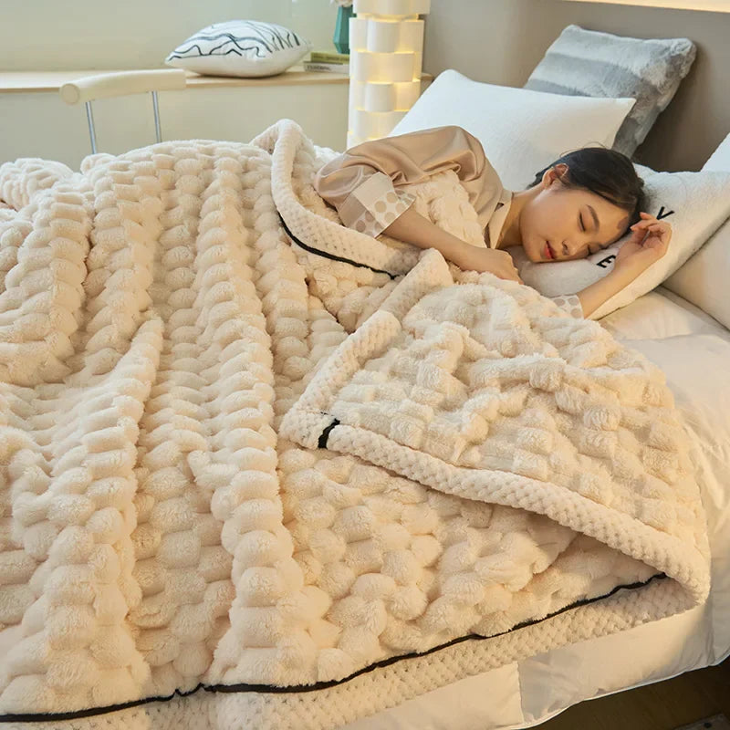 Plush Flannel Throw Blanket – Mid-Weight Sofa and Bed Layer product detail photo for bedroom