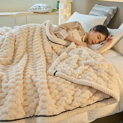 Plush Flannel Throw Blanket – Mid-Weight Sofa and Bed Layer product detail photo for bedroom