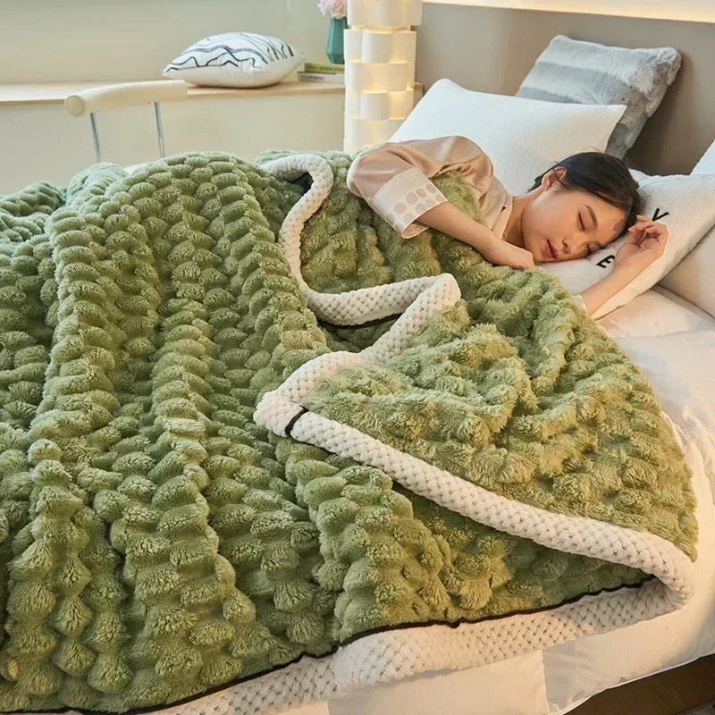 Plush Flannel Throw Blanket – Mid-Weight Sofa and Bed Layer product detail photo for bedroom
