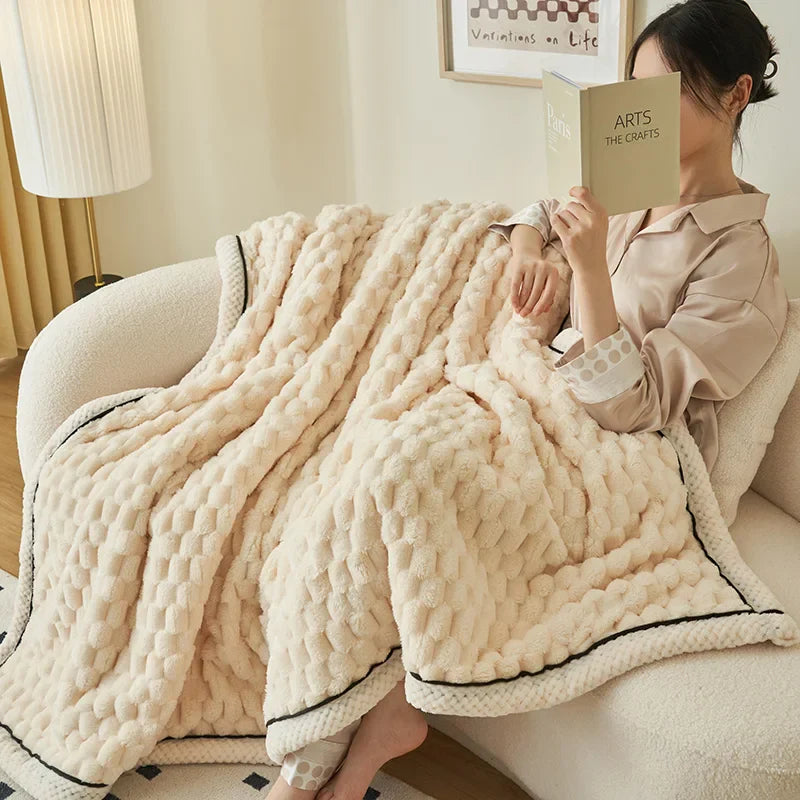 Plush Flannel Throw Blanket – Mid-Weight Sofa and Bed Layer product detail photo for bedroom