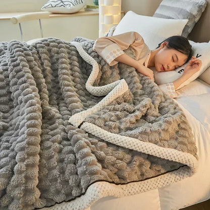 Plush Flannel Throw Blanket – Mid-Weight Sofa and Bed Layer product detail photo for bedroom