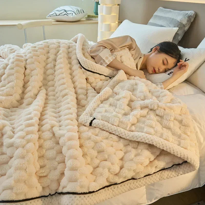 Plush Flannel Throw Blanket – Mid-Weight Sofa and Bed Layer product detail photo for bedroom